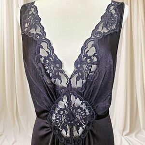 VNT Vanity Fair Lace Inset Black Olga Style Lingerie Long Sweeping Hem Size XL